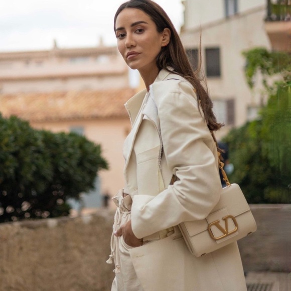 Valentino Garavani Stud Sign Shoulder Bag Light Ivory NIB - Picture 5 of 16